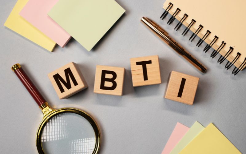 Định Hướng Nghề Nghiệp Dựa Trên MBTI: Khám Phá Bản Thân, Tìm Lối Đi Sự Nghiệp Đúng Đắn